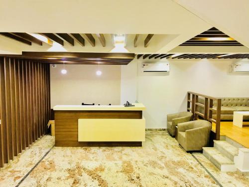 regalia inn and suites