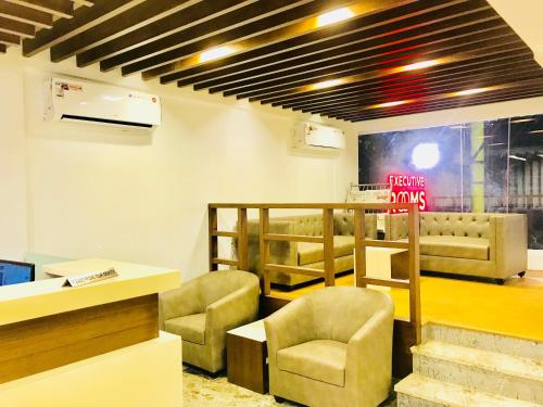 regalia inn and suites