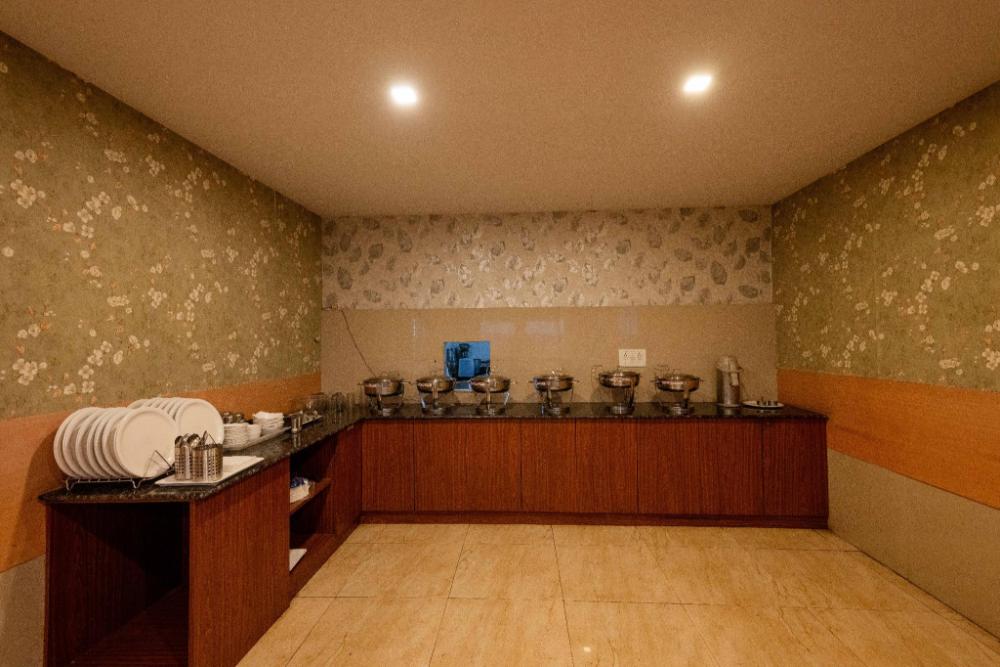 regalia inn and suites