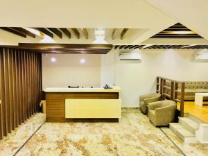 regalia inn and suites