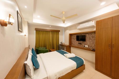 regalia inn and suites