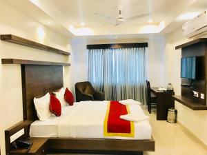 regalia inn and suites