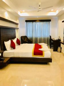 regalia inn and suites