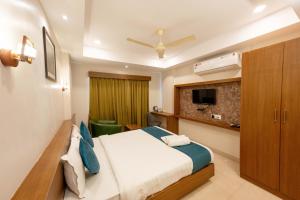 regalia inn and suites