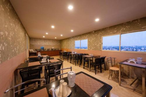 regalia inn and suites