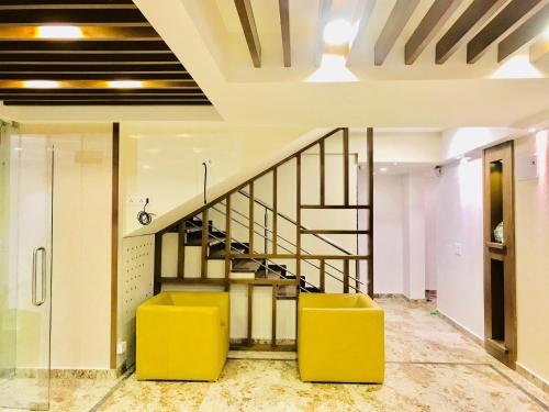 regalia inn and suites