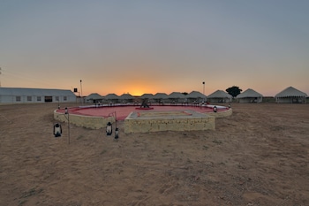 jaisalmer desert resort