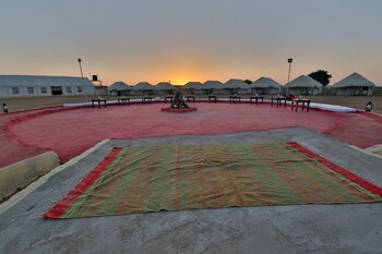 jaisalmer desert resort
