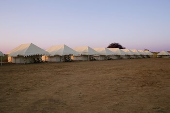 jaisalmer desert resort