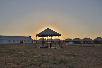jaisalmer desert resort