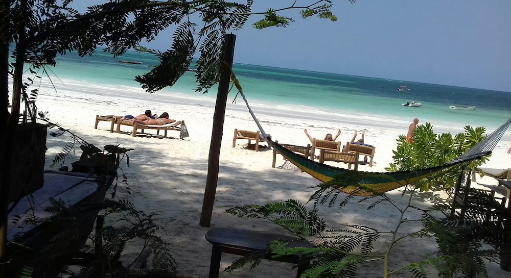 sipano beach lodge