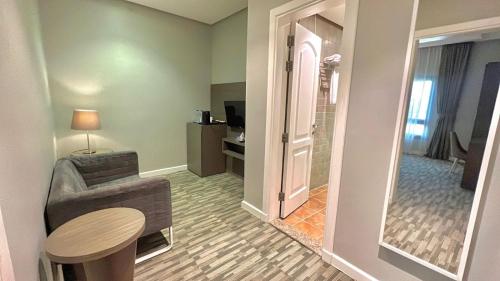 loren suites corniche