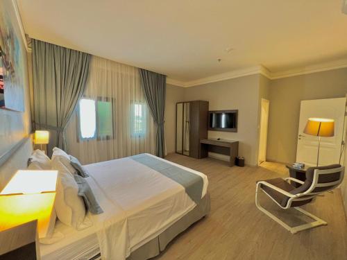 loren suites corniche
