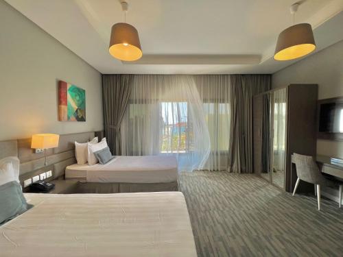 loren suites corniche