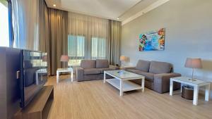 loren suites corniche