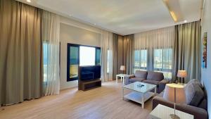loren suites corniche