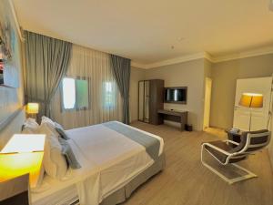 loren suites corniche