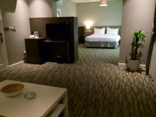 loren suites corniche