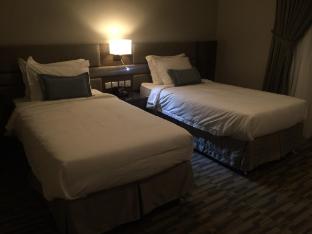 loren suites corniche