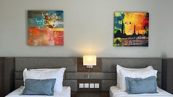 loren suites corniche