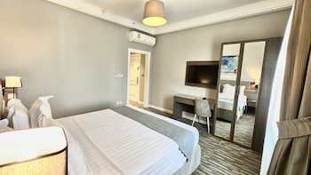 loren suites corniche