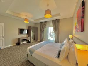 loren suites corniche