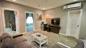 loren suites corniche