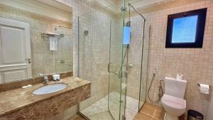 loren suites corniche