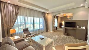 loren suites corniche