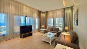 loren suites corniche