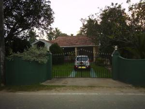 mamas villa by taprobane hostel