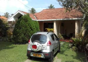 mamas villa by taprobane hostel