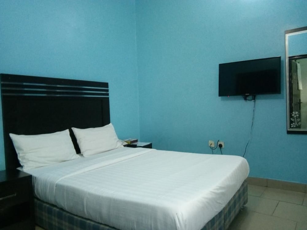 jesuit continental suites