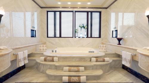intercontinental phoenicia beirut by ihg
