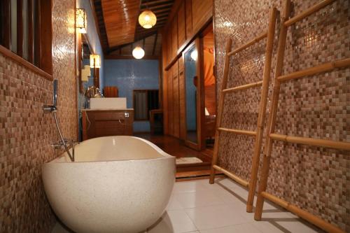 seahouse bali indah beach inn