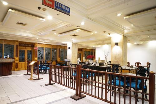 adika hotel bahtera