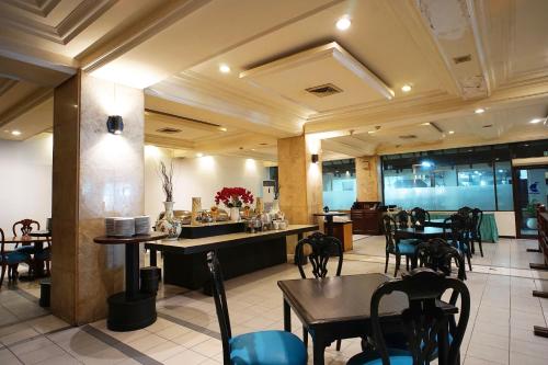 adika hotel bahtera