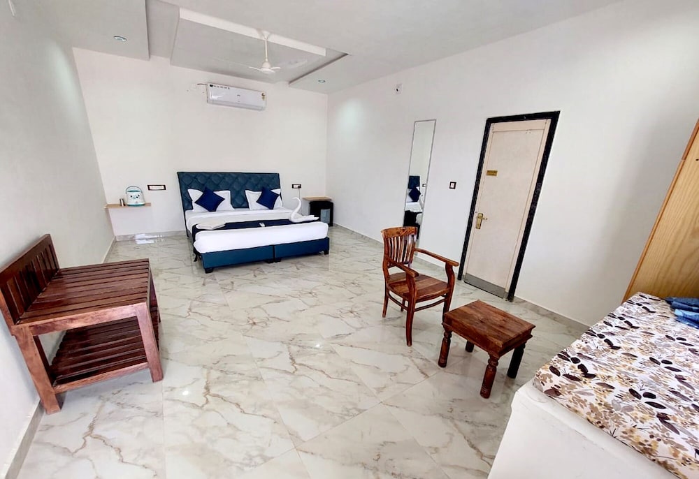 sheesh mahal desert camp