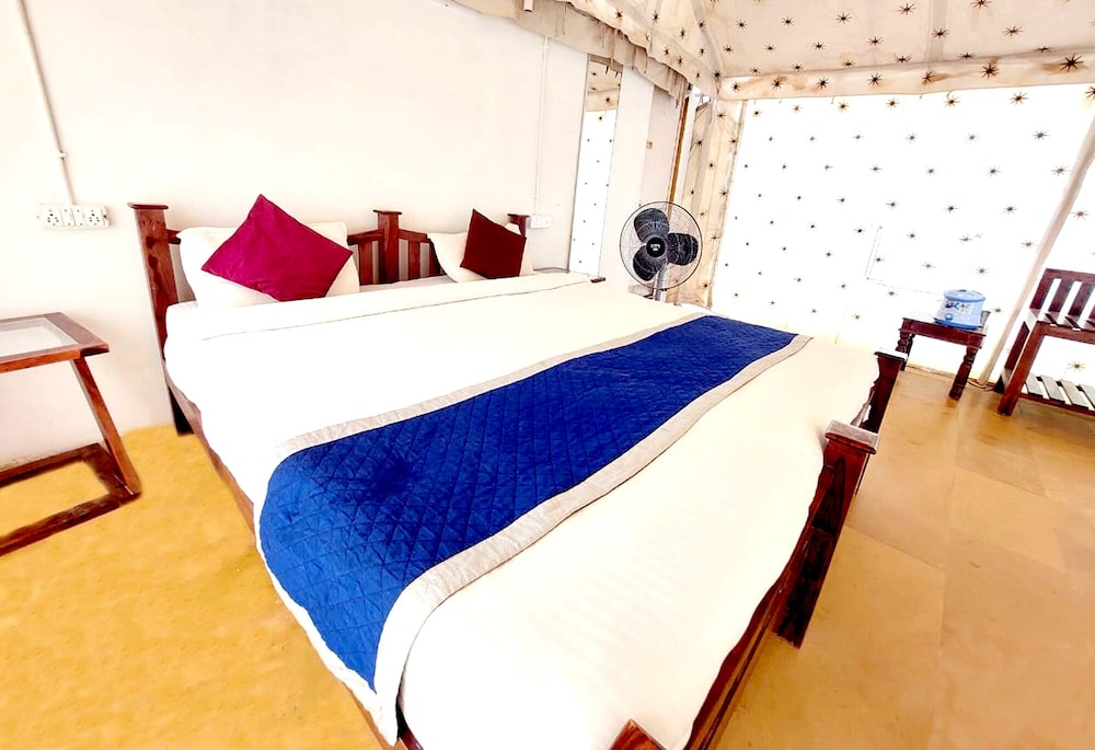 sheesh mahal desert camp