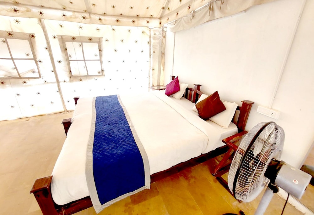 sheesh mahal desert camp