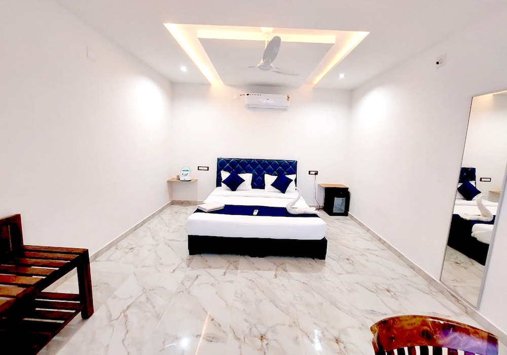 sheesh mahal desert camp