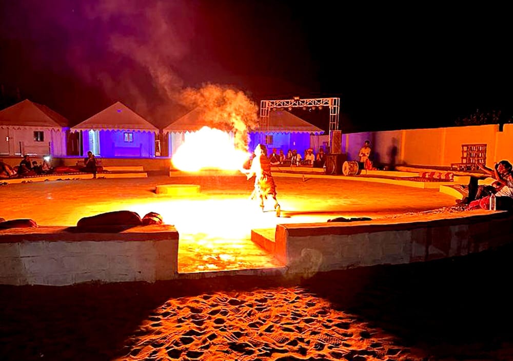 sheesh mahal desert camp