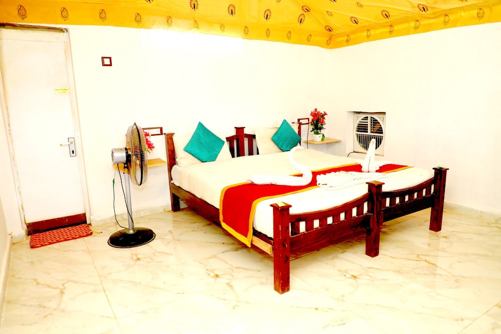 sheesh mahal desert camp