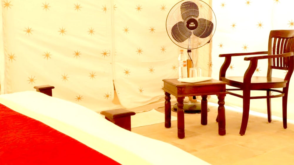 sheesh mahal desert camp