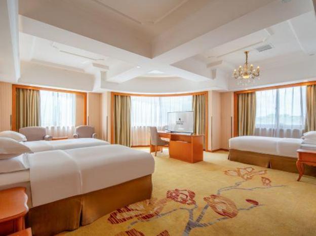 vienna international hotel shanghai pudong airport south store