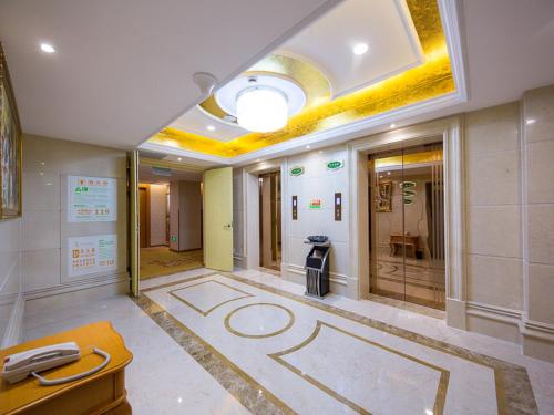 vienna international hotel shanghai pudong airport south store