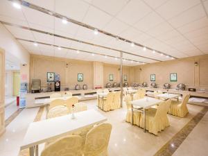 vienna international hotel shanghai pudong airport south store