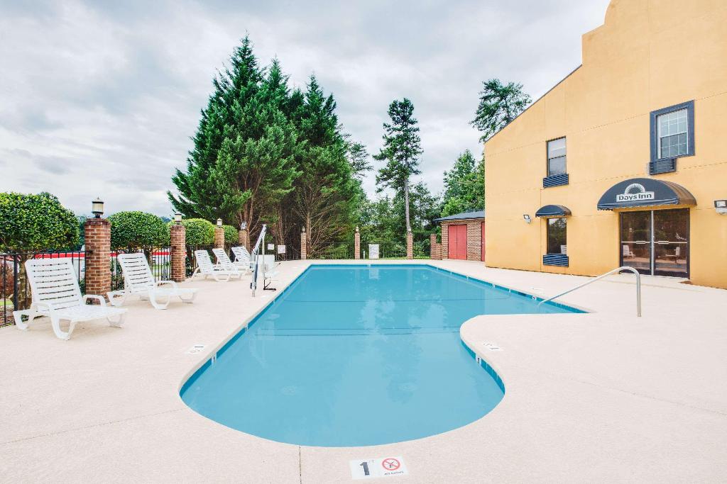 columbus inn and suites