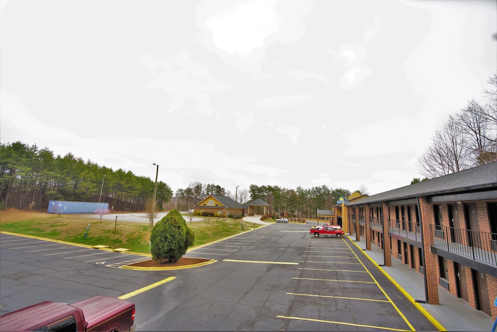 columbus inn and suites