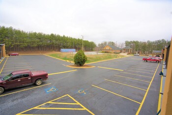 columbus inn and suites